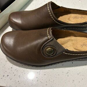 Soft Style by Hush Puppies Womens Jamila Leather Clog Shoe Size 8.5 brown indie